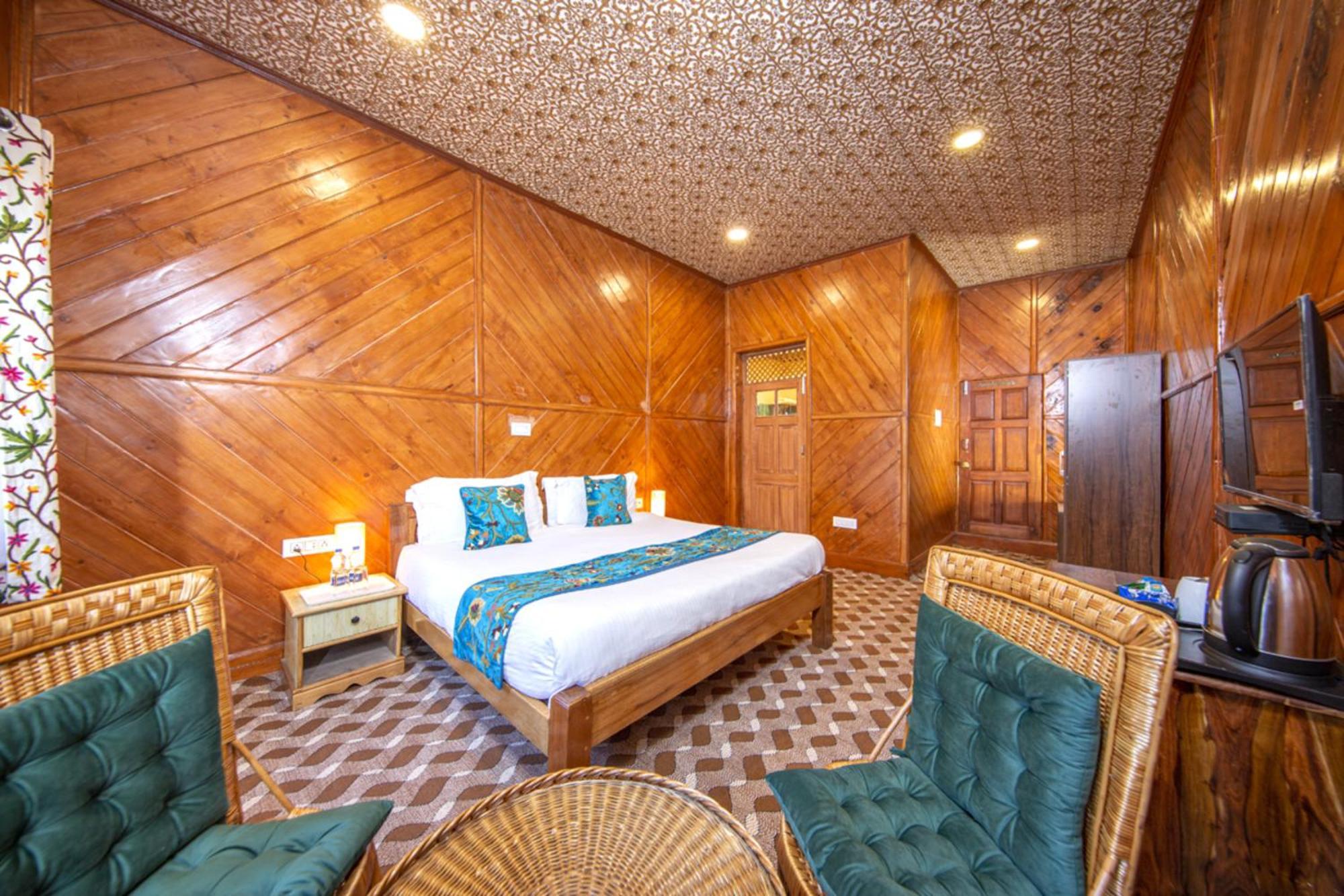 Gulmarg Ski Hill Resort Exterior photo